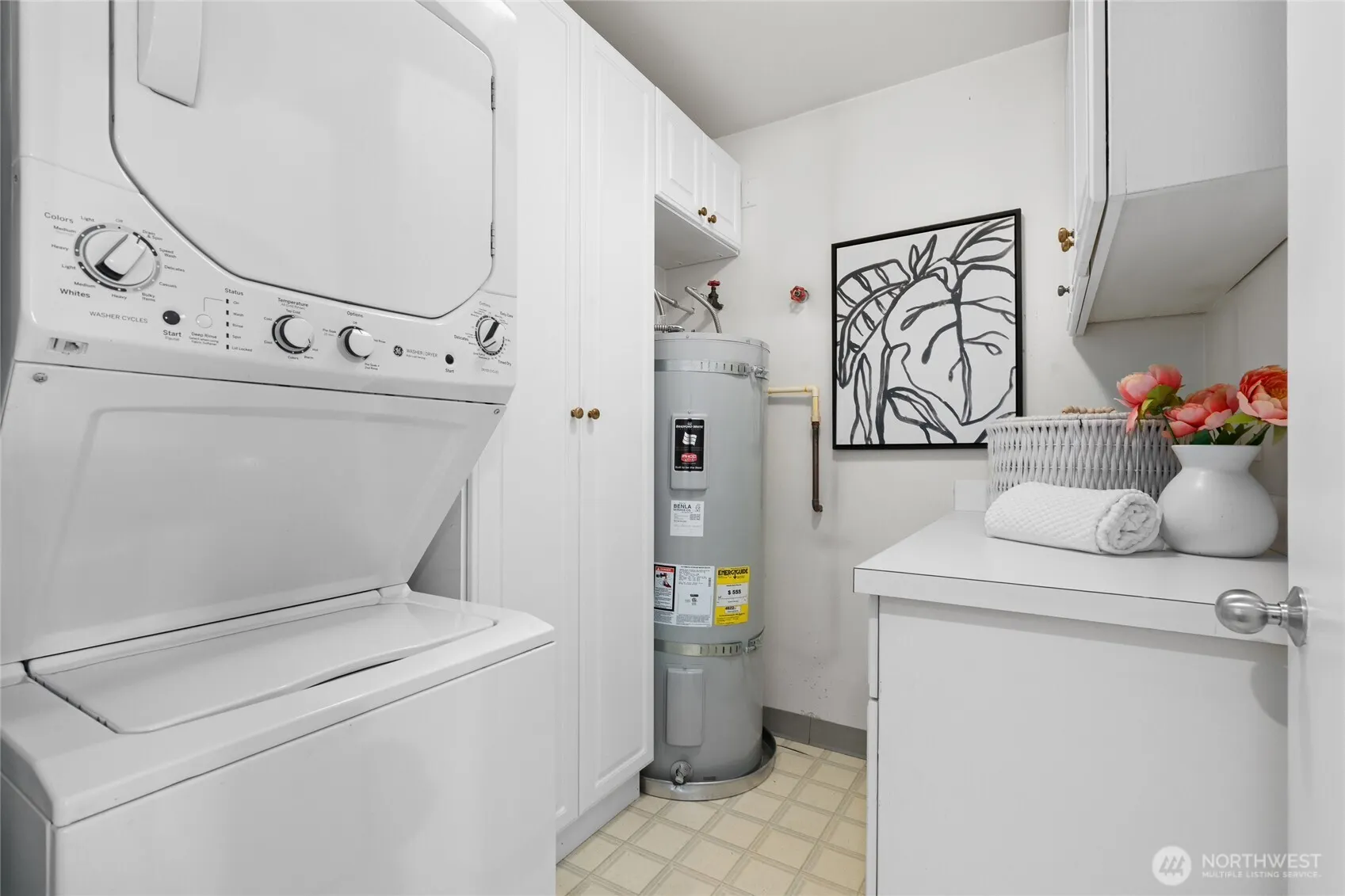 2420 8th Avenue N #102, Seattle, WA 98109