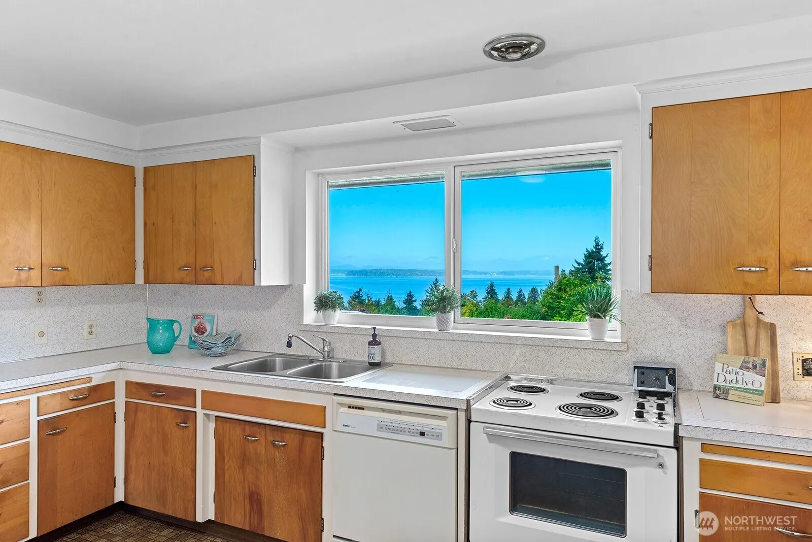 8877 42nd Avenue SW, Seattle, WA 98136