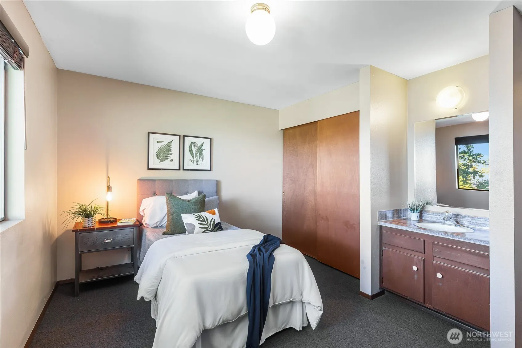 2604 12th Avenue W, Seattle, WA 98119