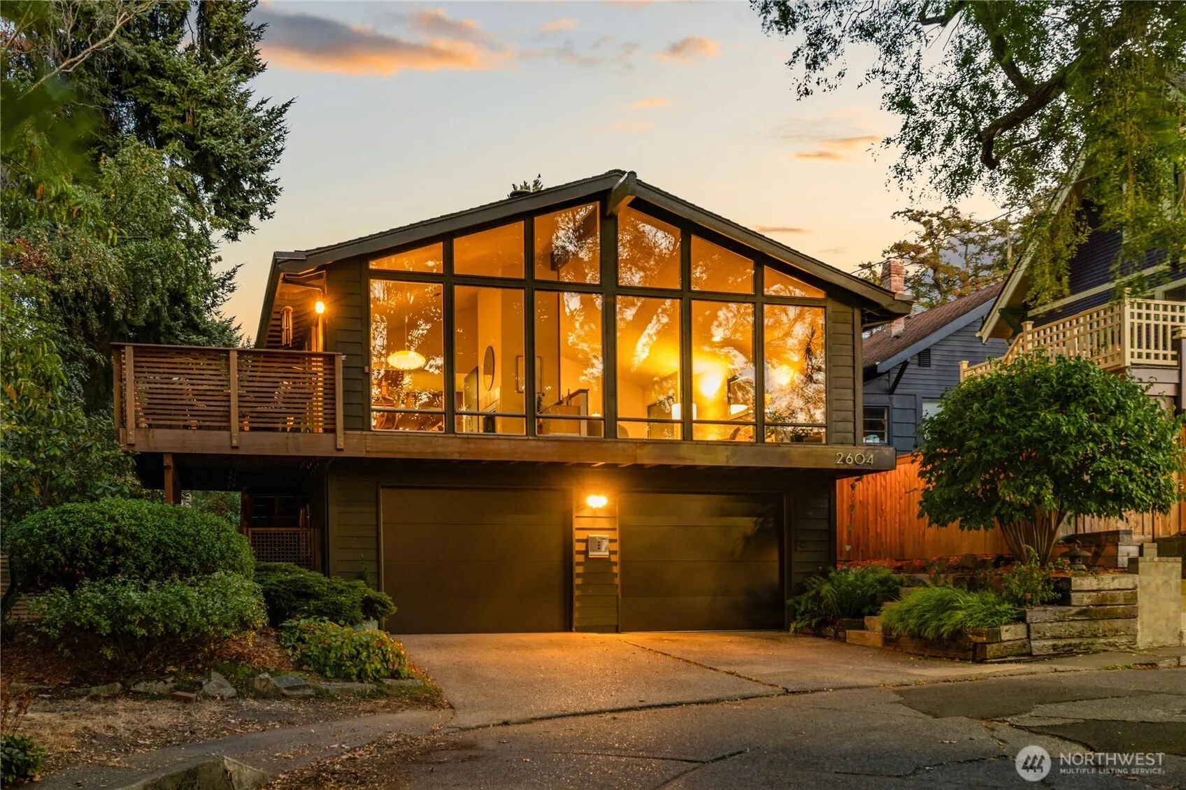 2604 12th Avenue W, Seattle, WA 98119