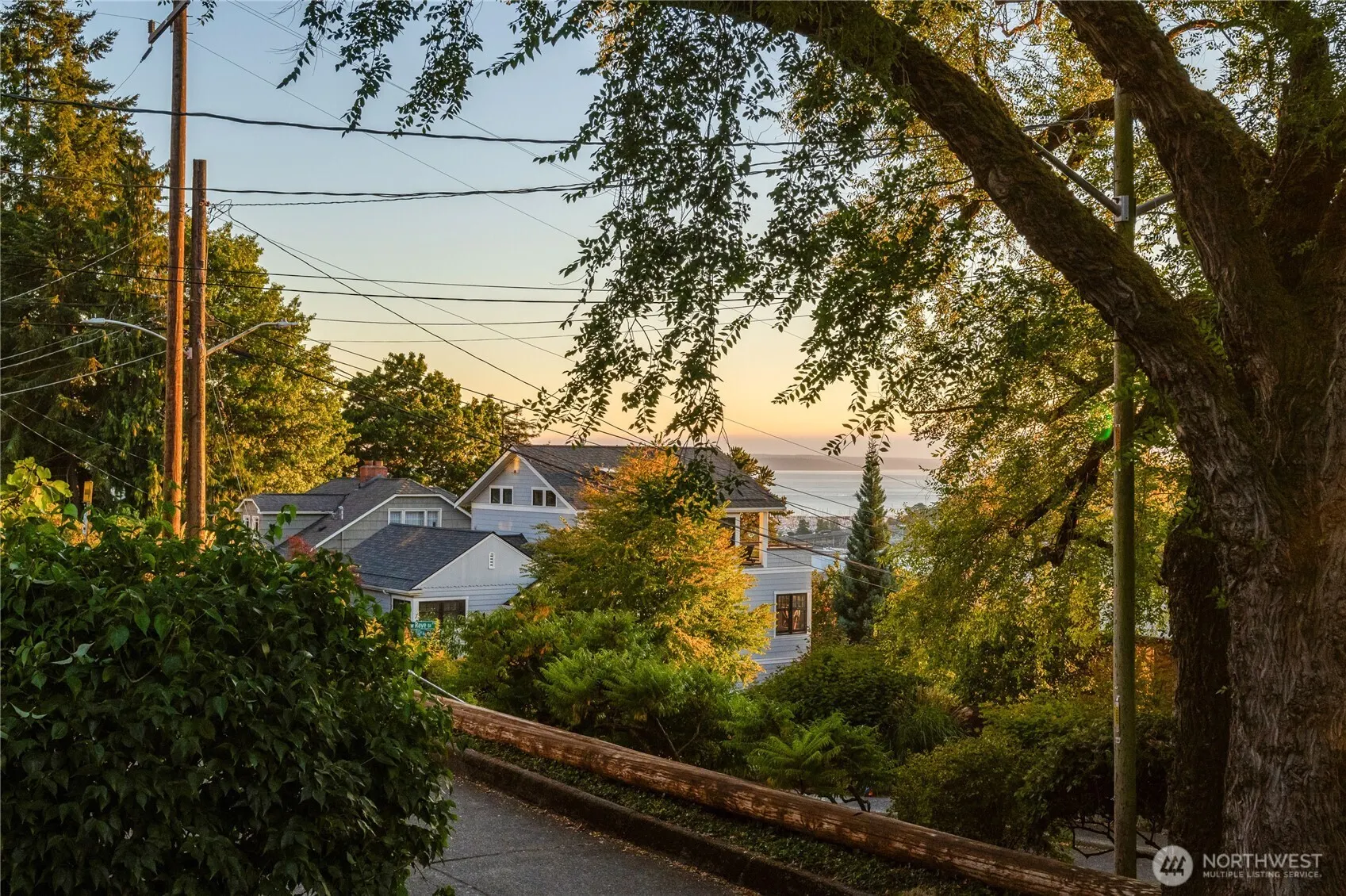 2604 12th Avenue W, Seattle, WA 98119