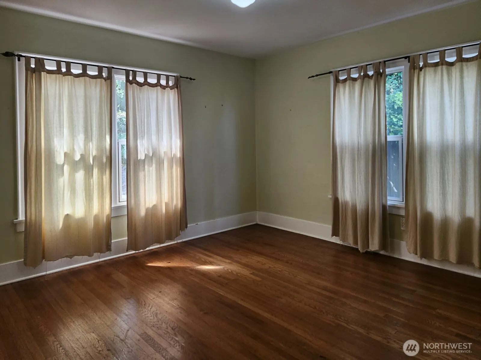 833 33rd Avenue S, Seattle, WA 98144