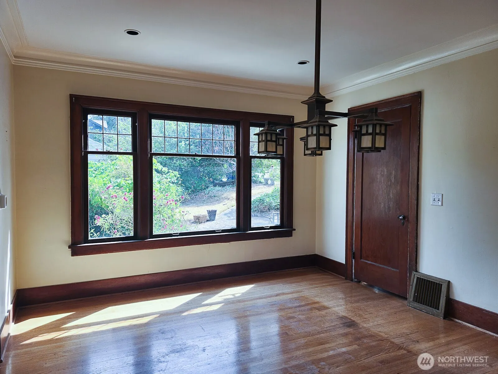 833 33rd Avenue S, Seattle, WA 98144