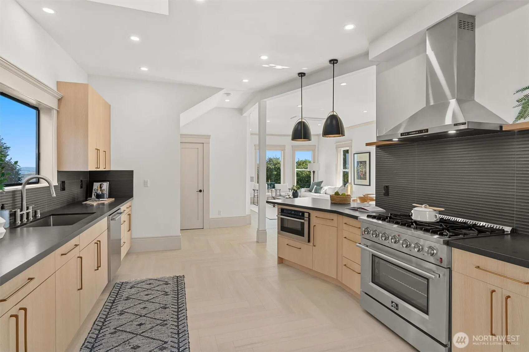603 24th Avenue E, Seattle, WA 98112