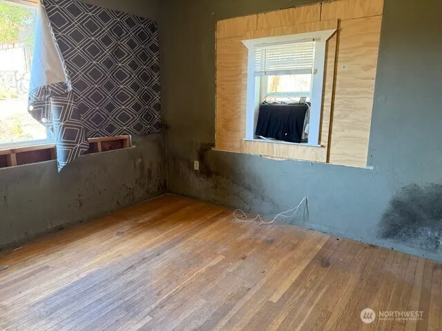 8323 39th Avenue S, Seattle, WA 98118