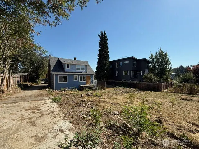 8323 39th Avenue S, Seattle, WA 98118