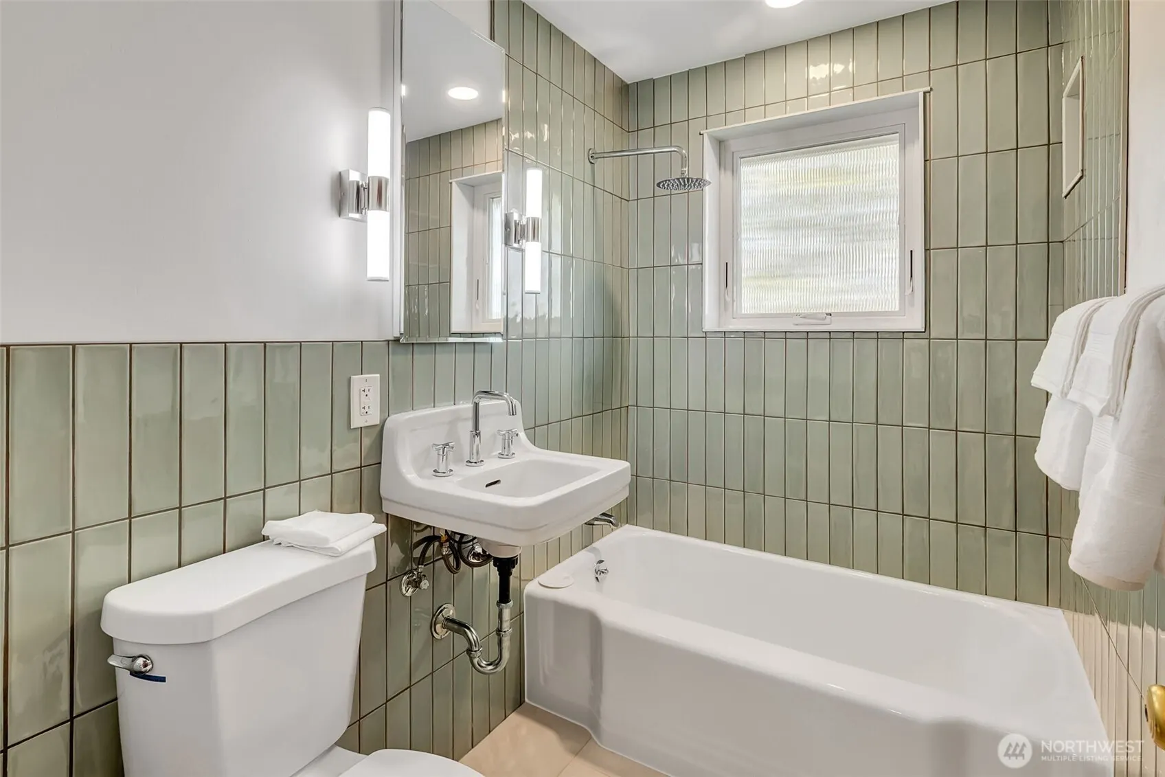 9804 63rd Avenue S, Seattle, WA 98118