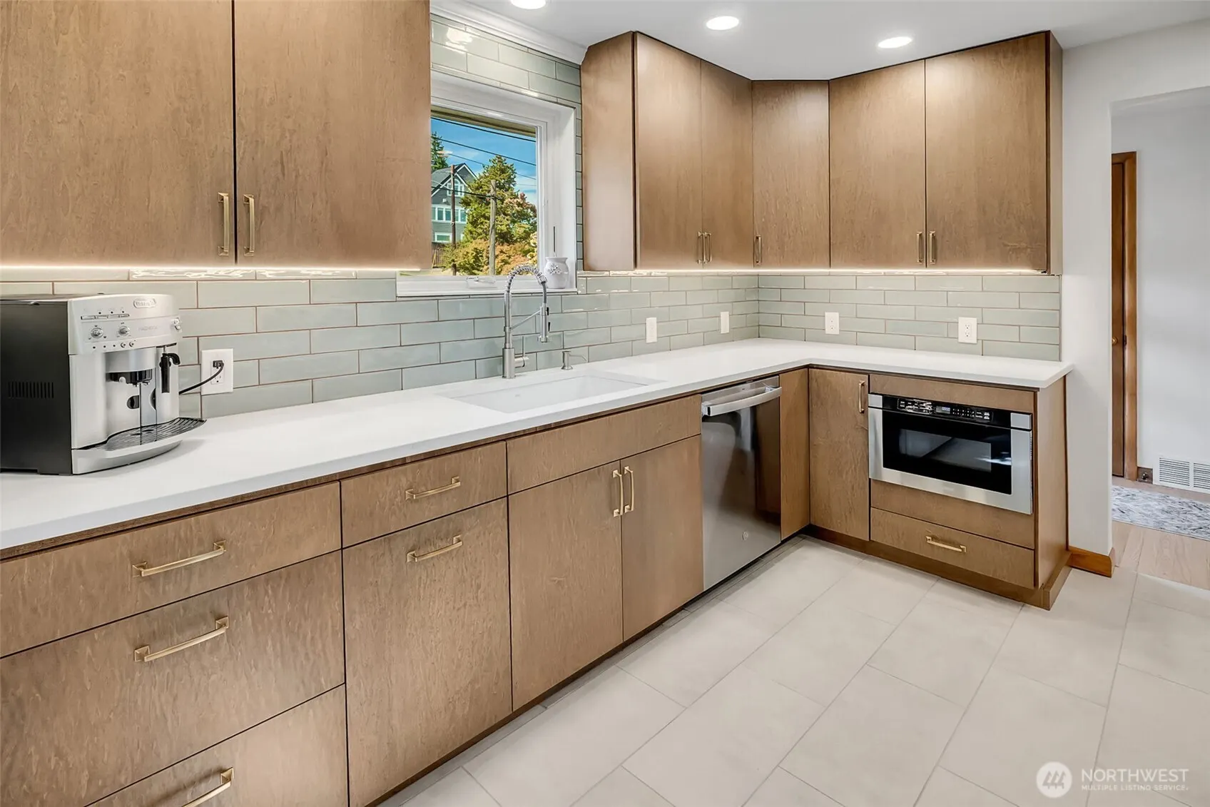 9804 63rd Avenue S, Seattle, WA 98118