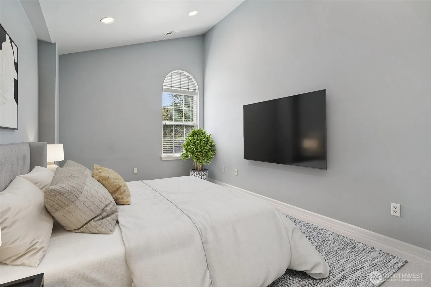 2480 NE Daphne Street , Issaquah, WA 98029
