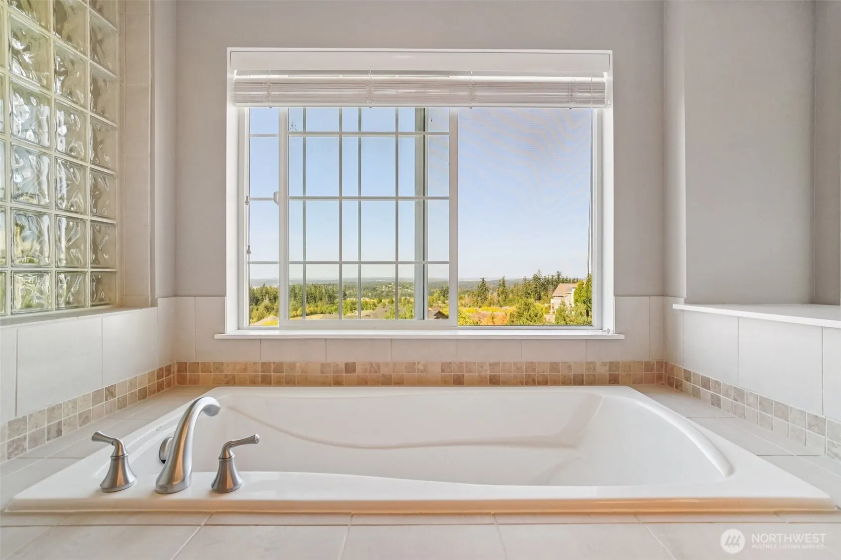 2480 NE Daphne Street , Issaquah, WA 98029