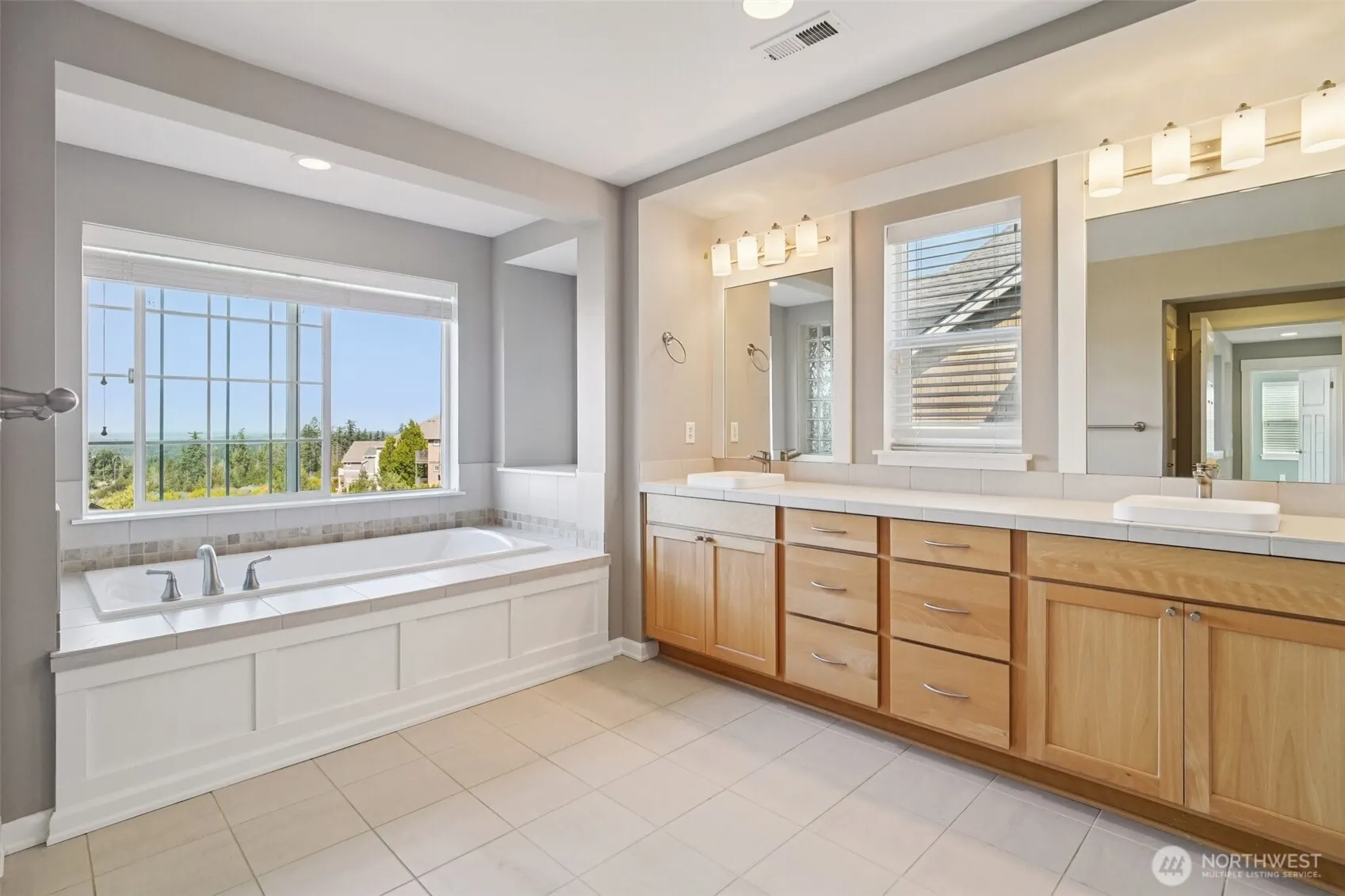 2480 NE Daphne Street , Issaquah, WA 98029