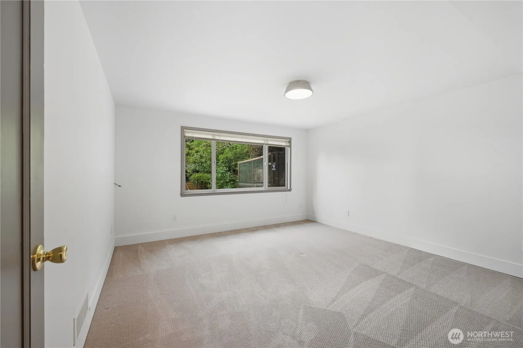 8533 Burke Avenue N, Seattle, WA 98103