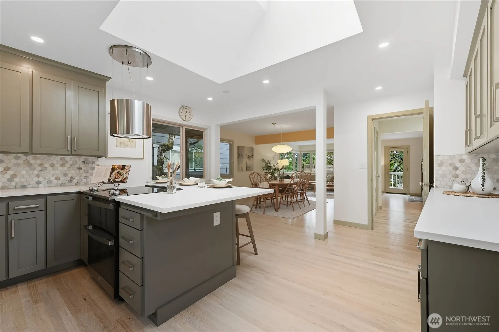 8533 Burke Avenue N, Seattle, WA 98103