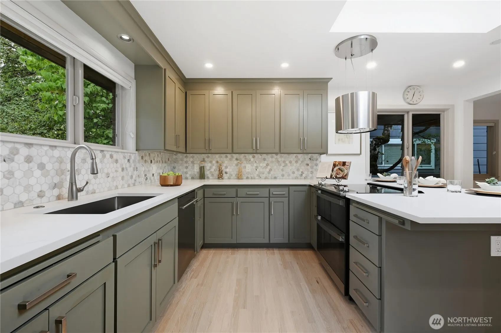 8533 Burke Avenue N, Seattle, WA 98103