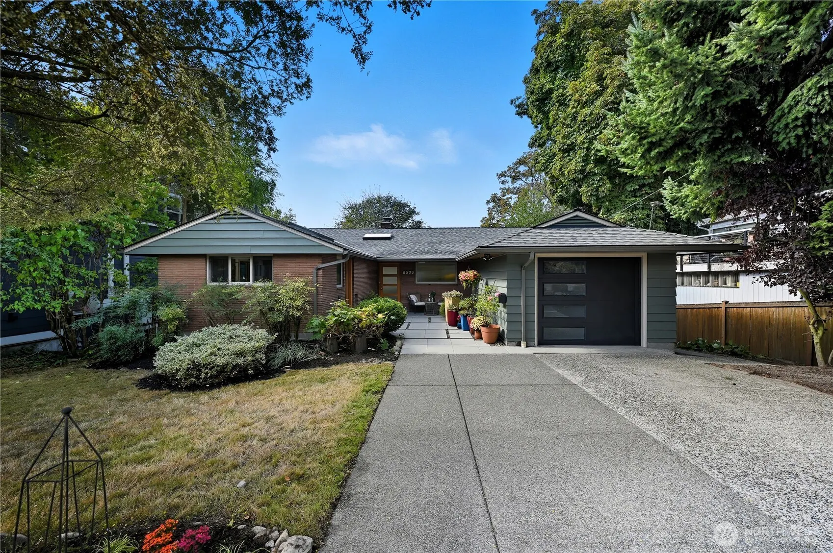 8533 Burke Avenue N, Seattle, WA 98103