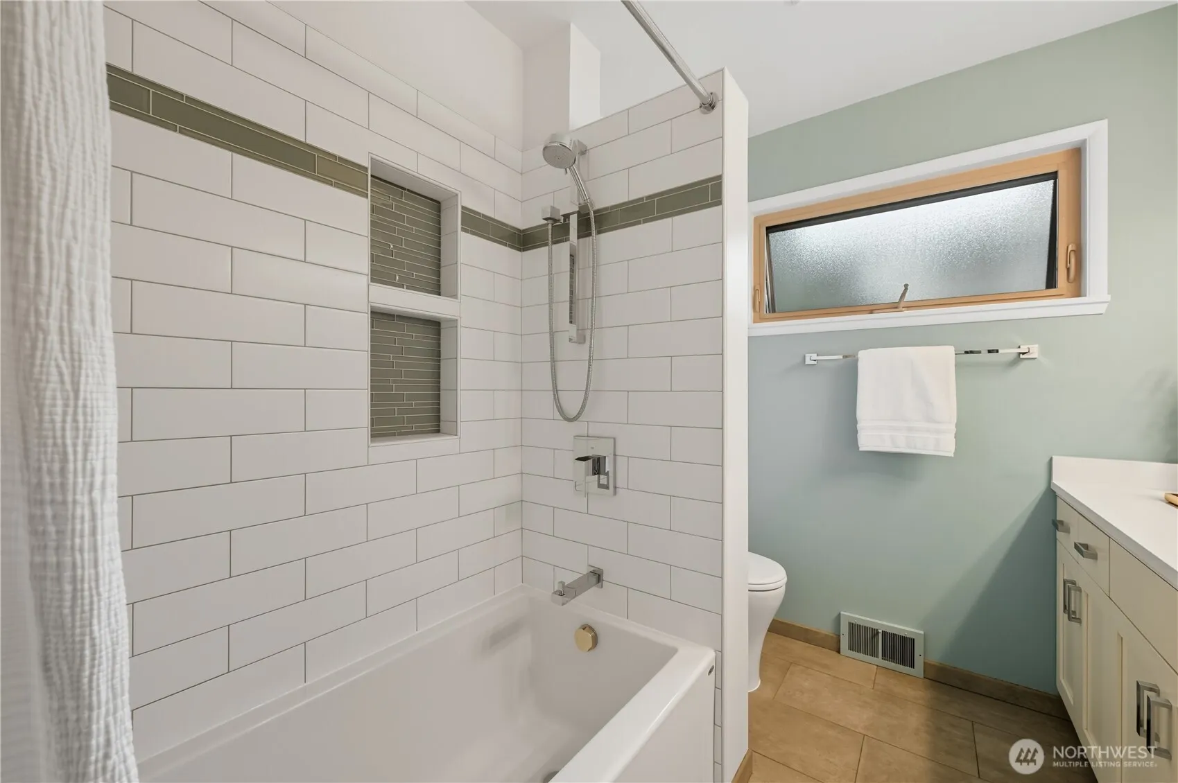 8533 Burke Avenue N, Seattle, WA 98103