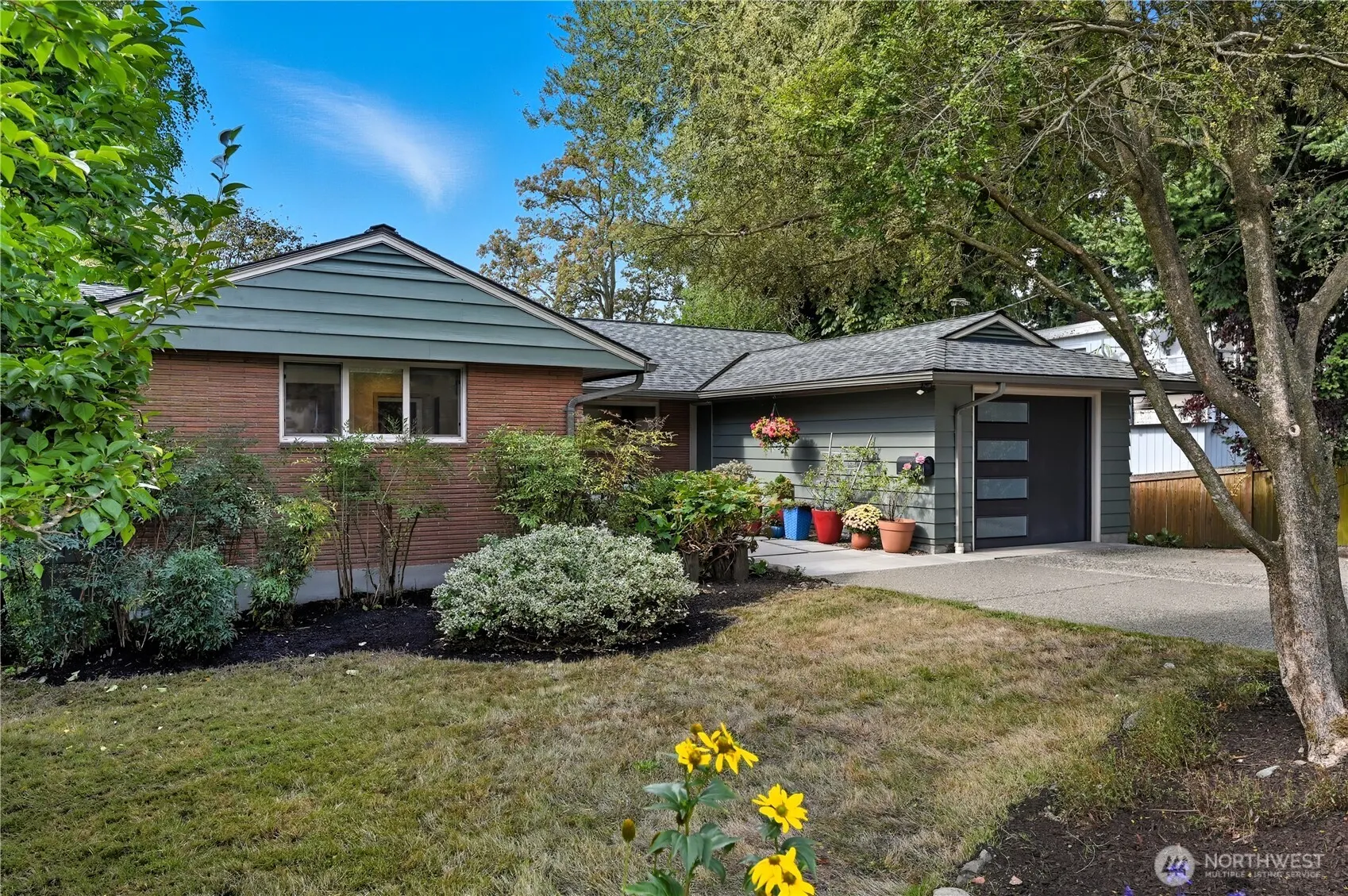 8533 Burke Avenue N, Seattle, WA 98103