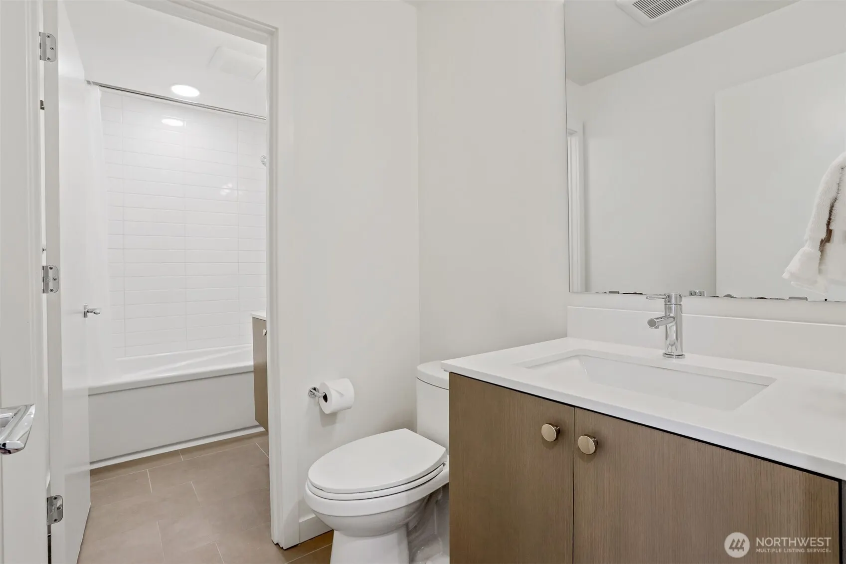 3641 22nd Avenue W #Unit E, Seattle, WA 98199
