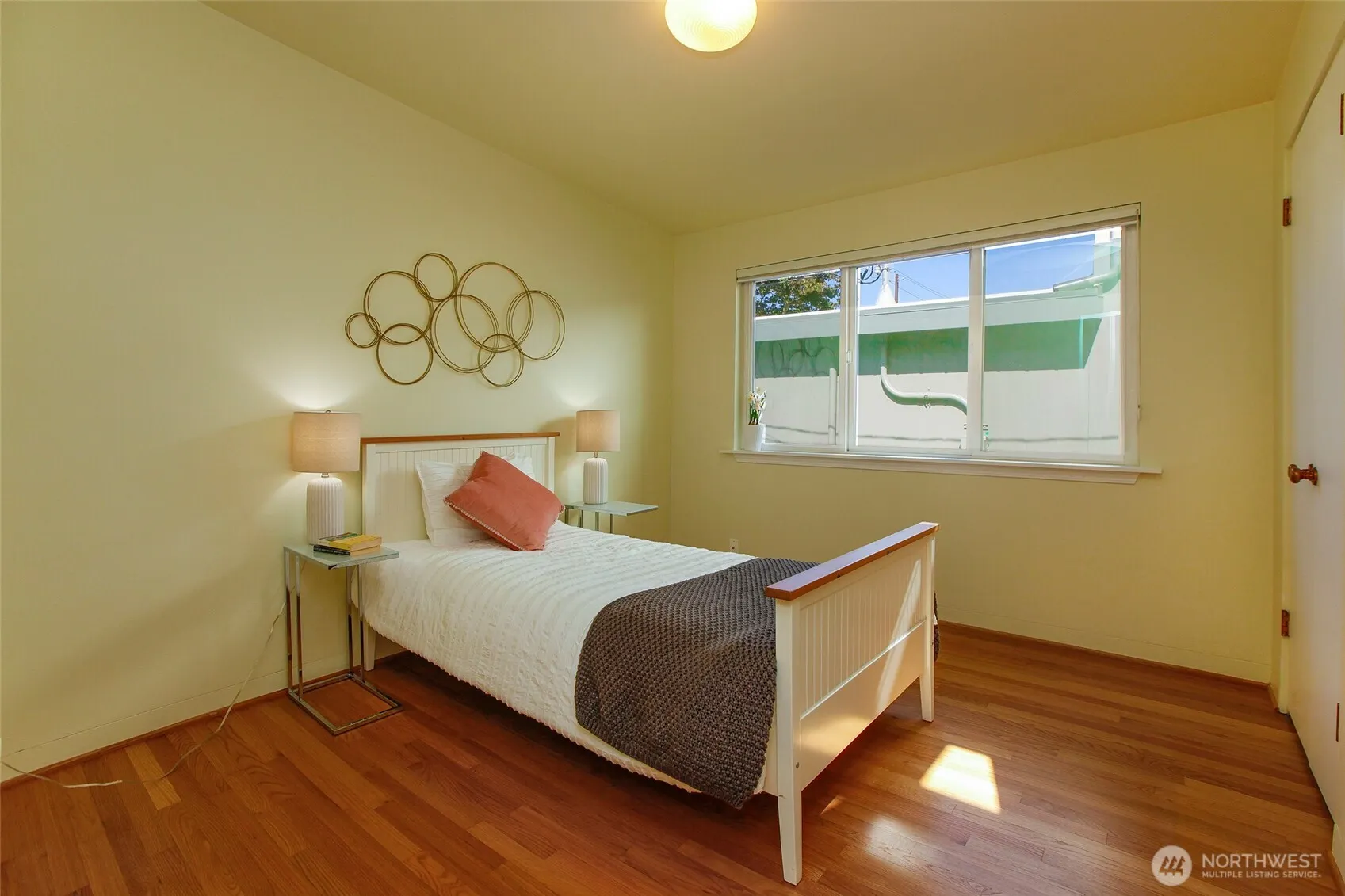 2612 25th Avenue W, Seattle, WA 98199