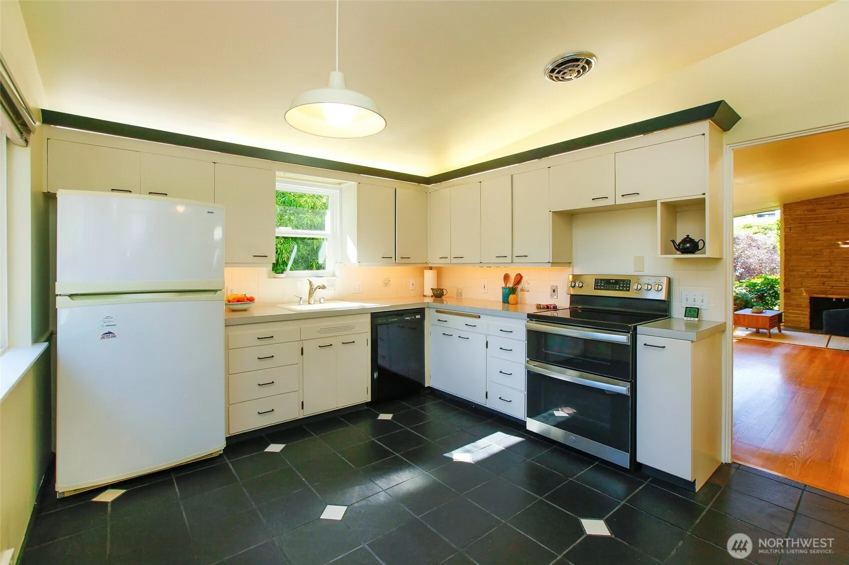 2612 25th Avenue W, Seattle, WA 98199