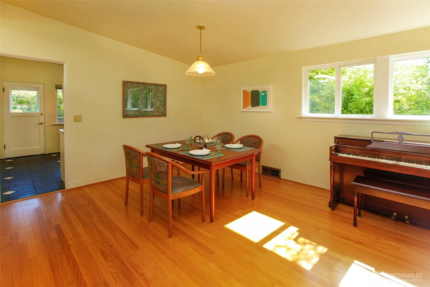 2612 25th Avenue W, Seattle, WA 98199