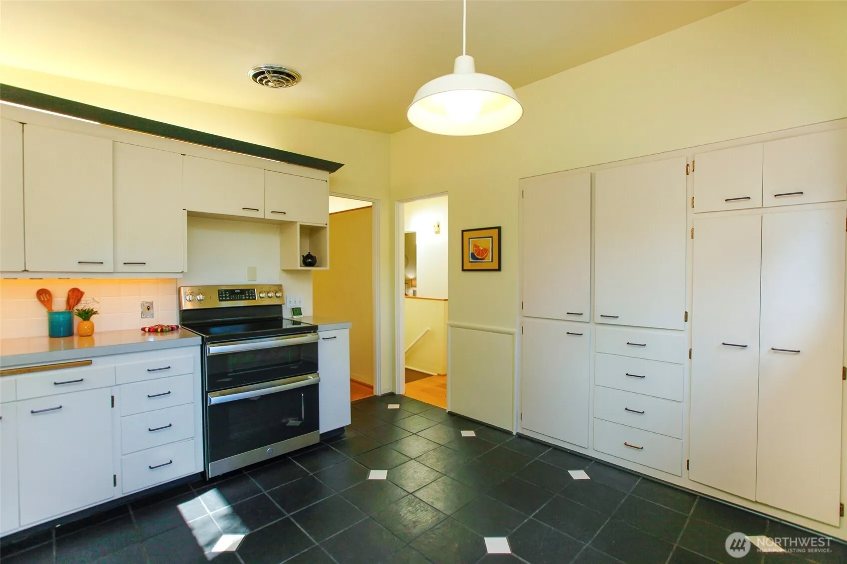 2612 25th Avenue W, Seattle, WA 98199