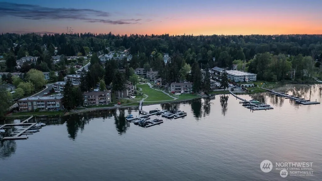 17450 NE 40th PL #E-1, Redmond, WA 98052