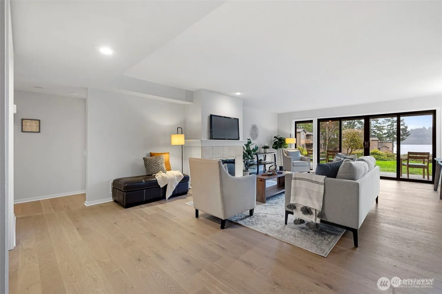 17450 NE 40th PL #E-1, Redmond, WA 98052