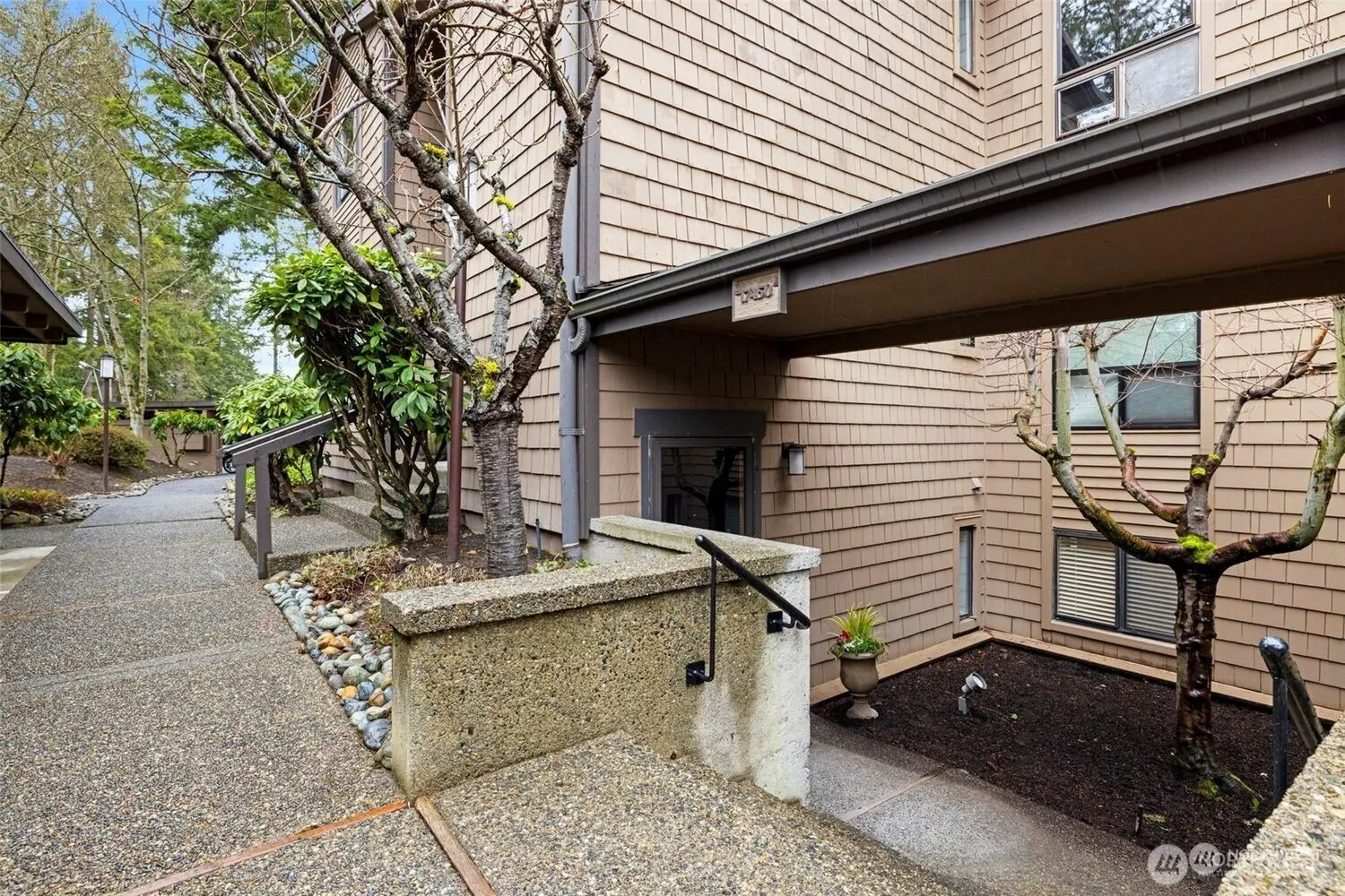 17450 NE 40th PL #E-1, Redmond, WA 98052