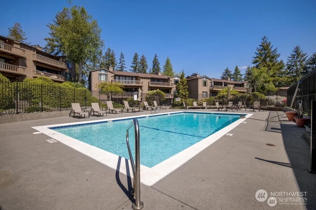 17450 NE 40th PL #E-1, Redmond, WA 98052