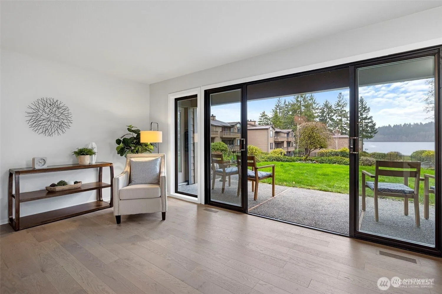 17450 NE 40th PL #E-1, Redmond, WA 98052