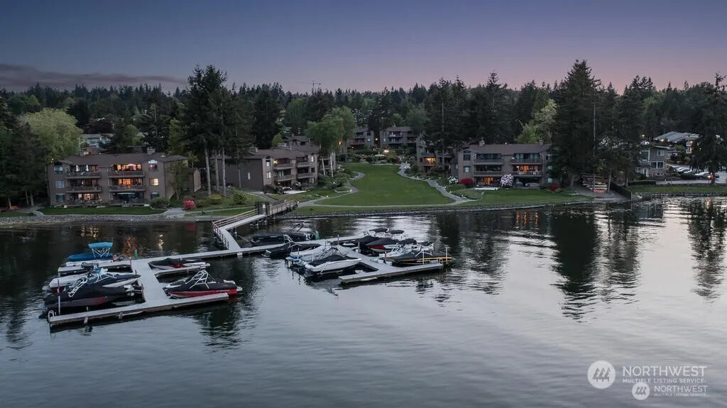 17450 NE 40th PL #E-1, Redmond, WA 98052