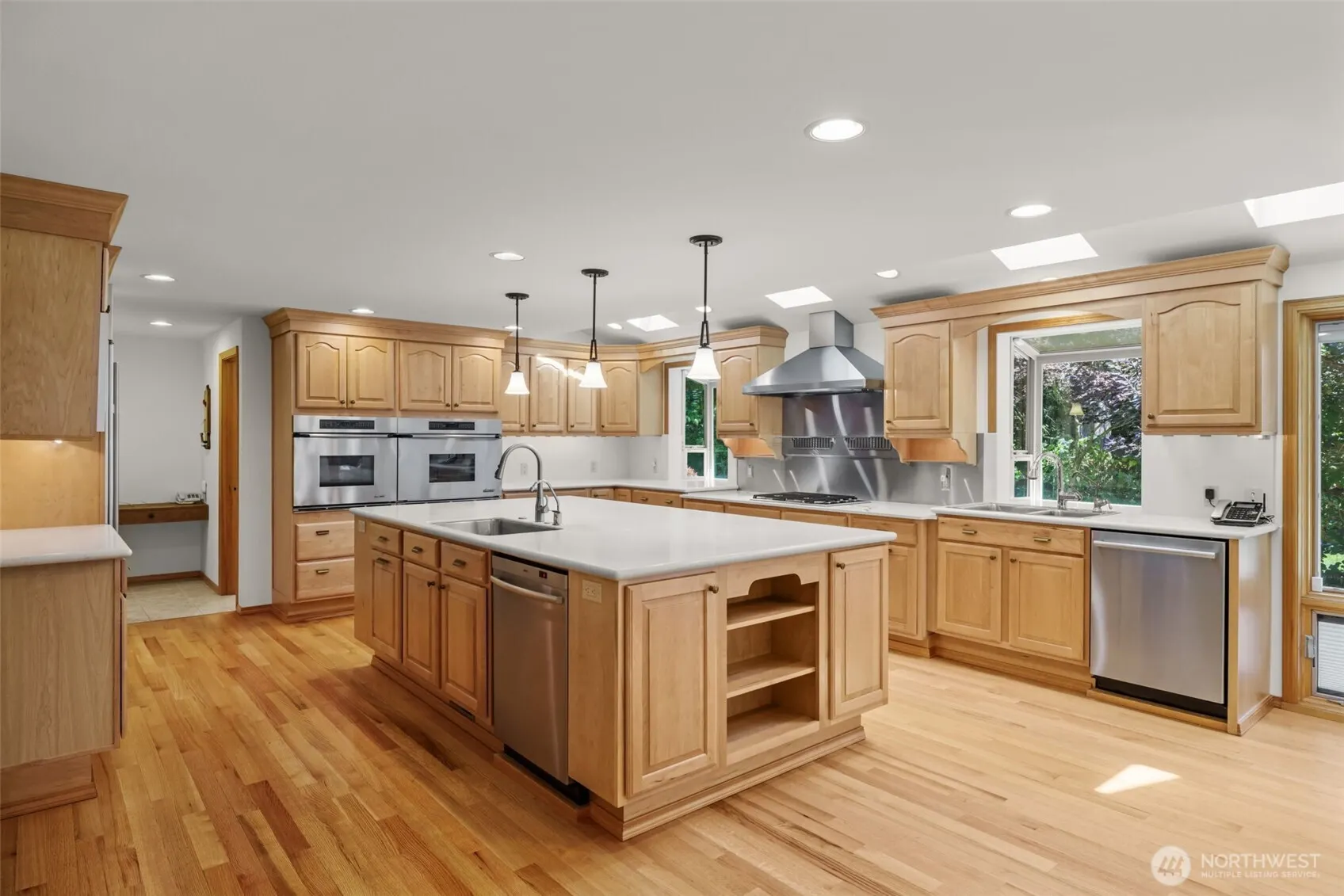 2048 216th Avenue SE, Sammamish, WA 98075