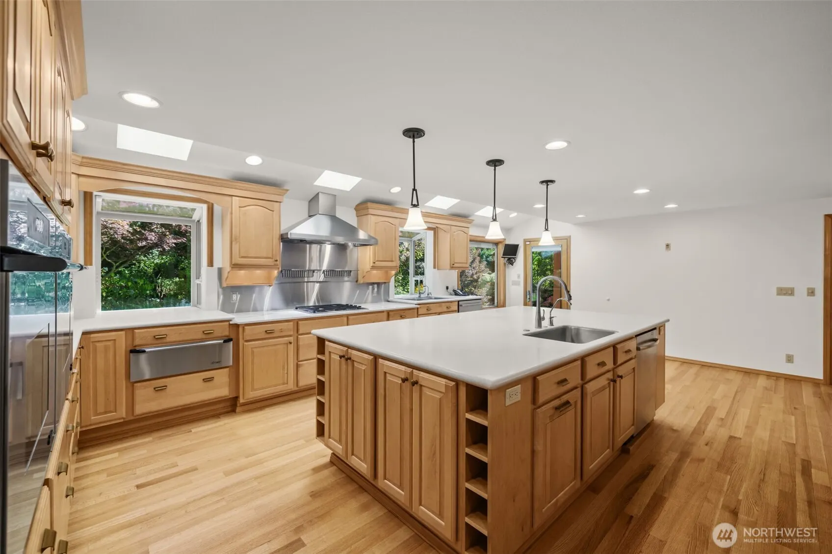 2048 216th Avenue SE, Sammamish, WA 98075