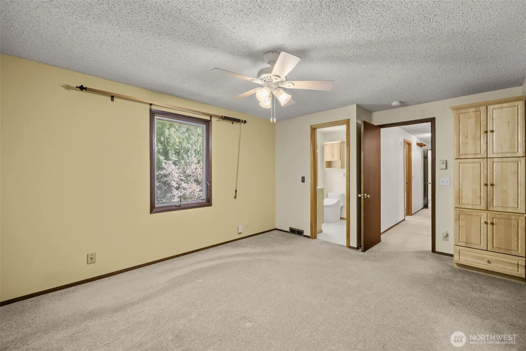 2048 216th Avenue SE, Sammamish, WA 98075