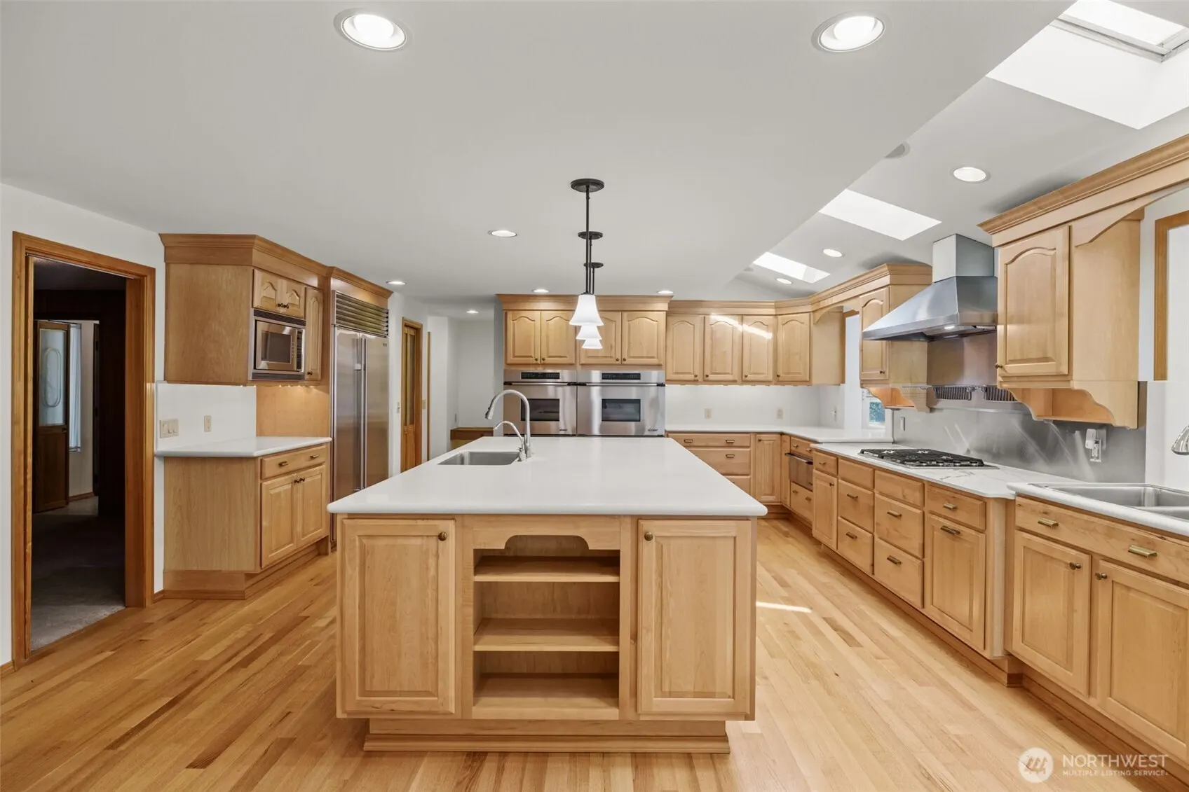 2048 216th Avenue SE, Sammamish, WA 98075