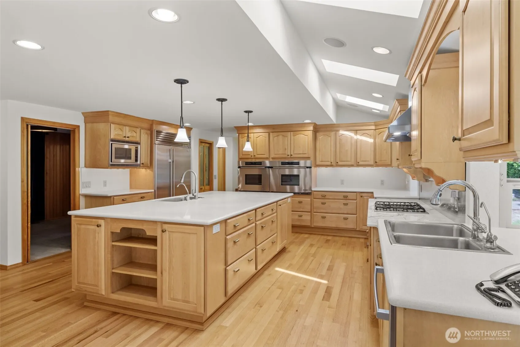 2048 216th Avenue SE, Sammamish, WA 98075