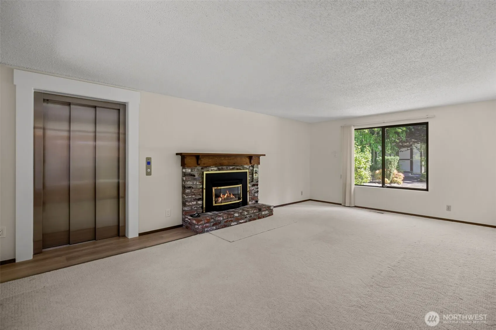 2048 216th Avenue SE, Sammamish, WA 98075