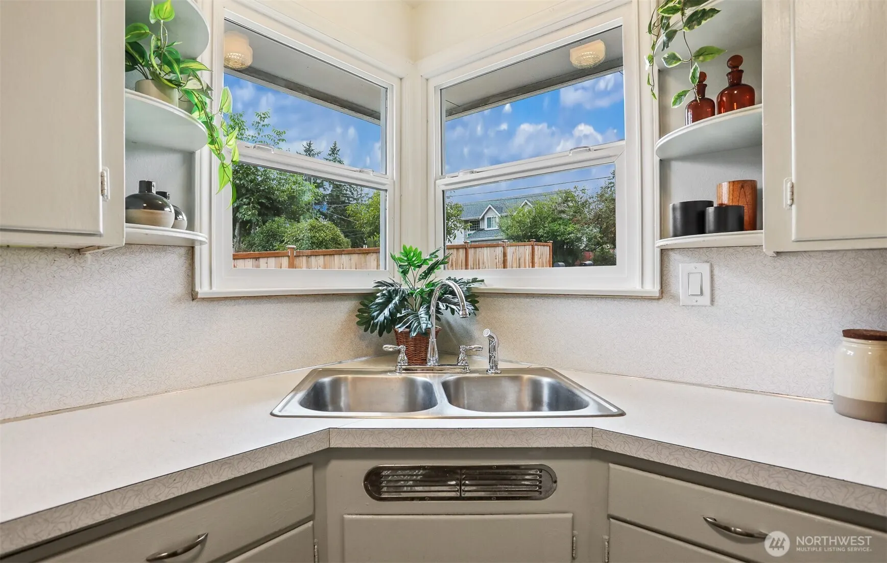 12042 26th Avenue S, Seattle, WA 98168