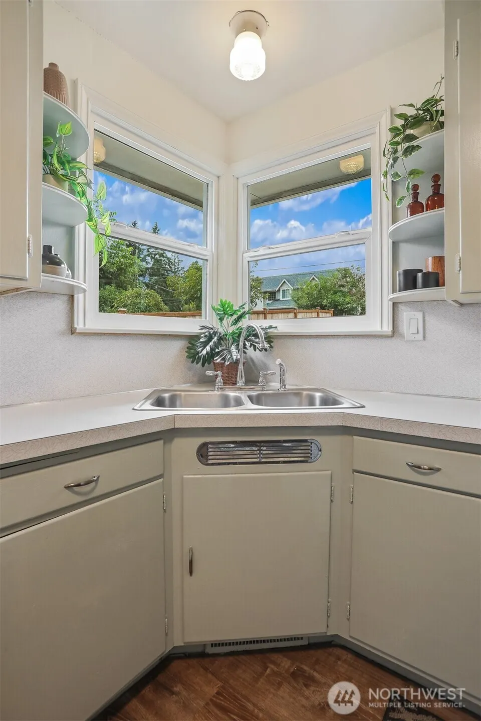 12042 26th Avenue S, Seattle, WA 98168
