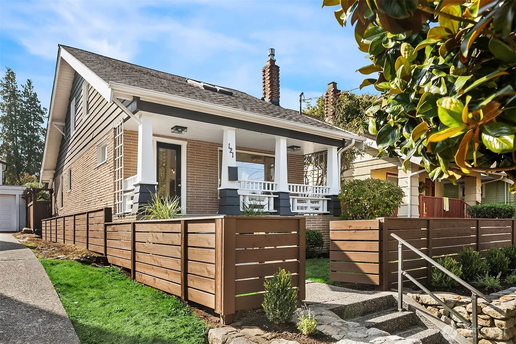 121 NE 58th Street , Seattle, WA 98105-2712