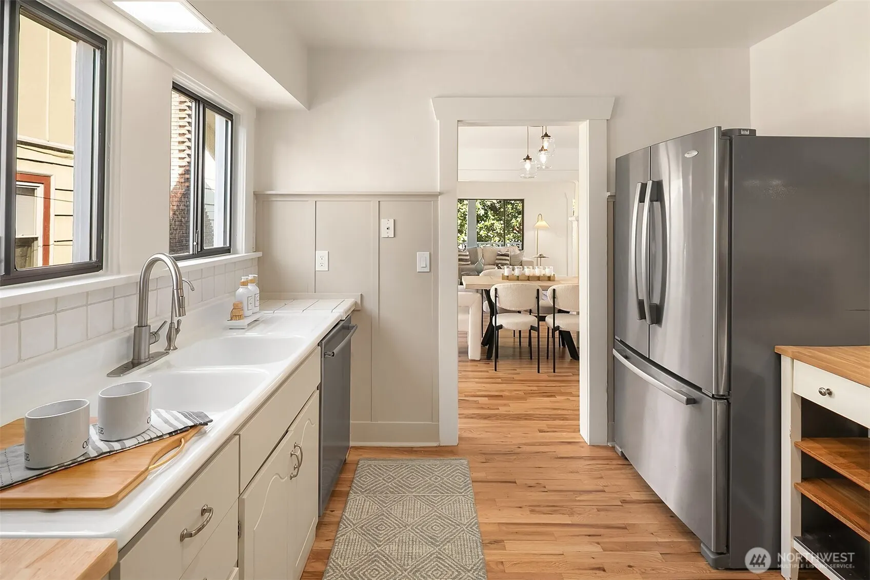 121 NE 58th Street , Seattle, WA 98105-2712