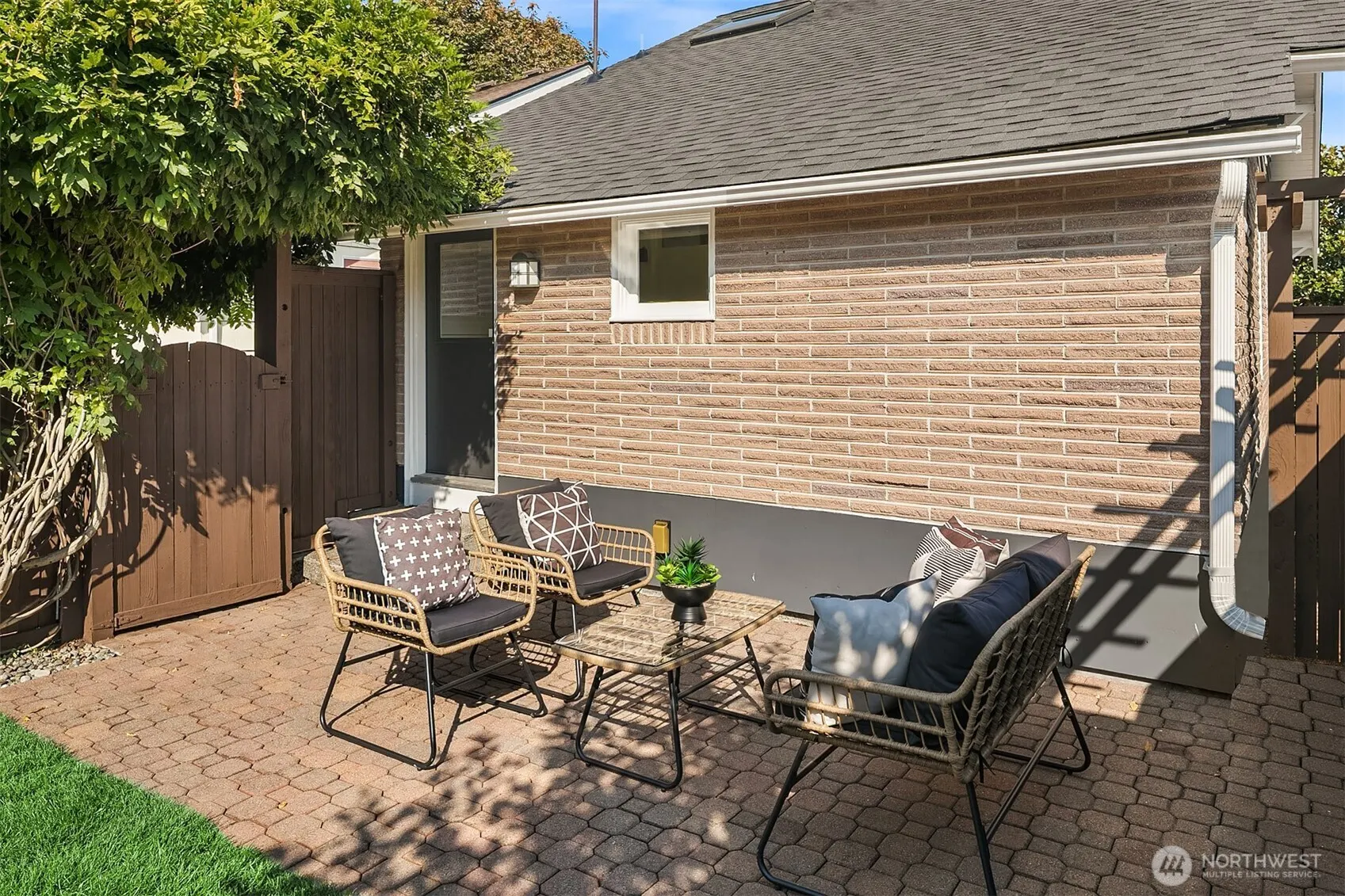 121 NE 58th Street , Seattle, WA 98105-2712