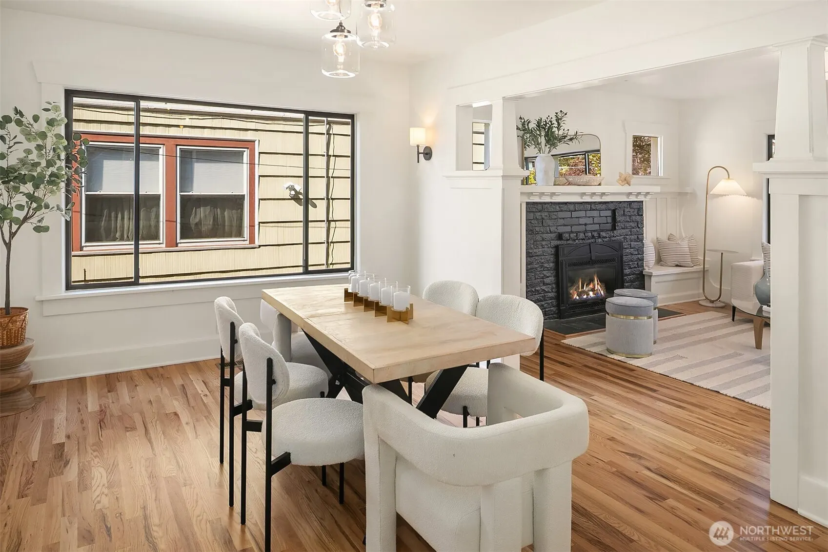 121 NE 58th Street , Seattle, WA 98105-2712