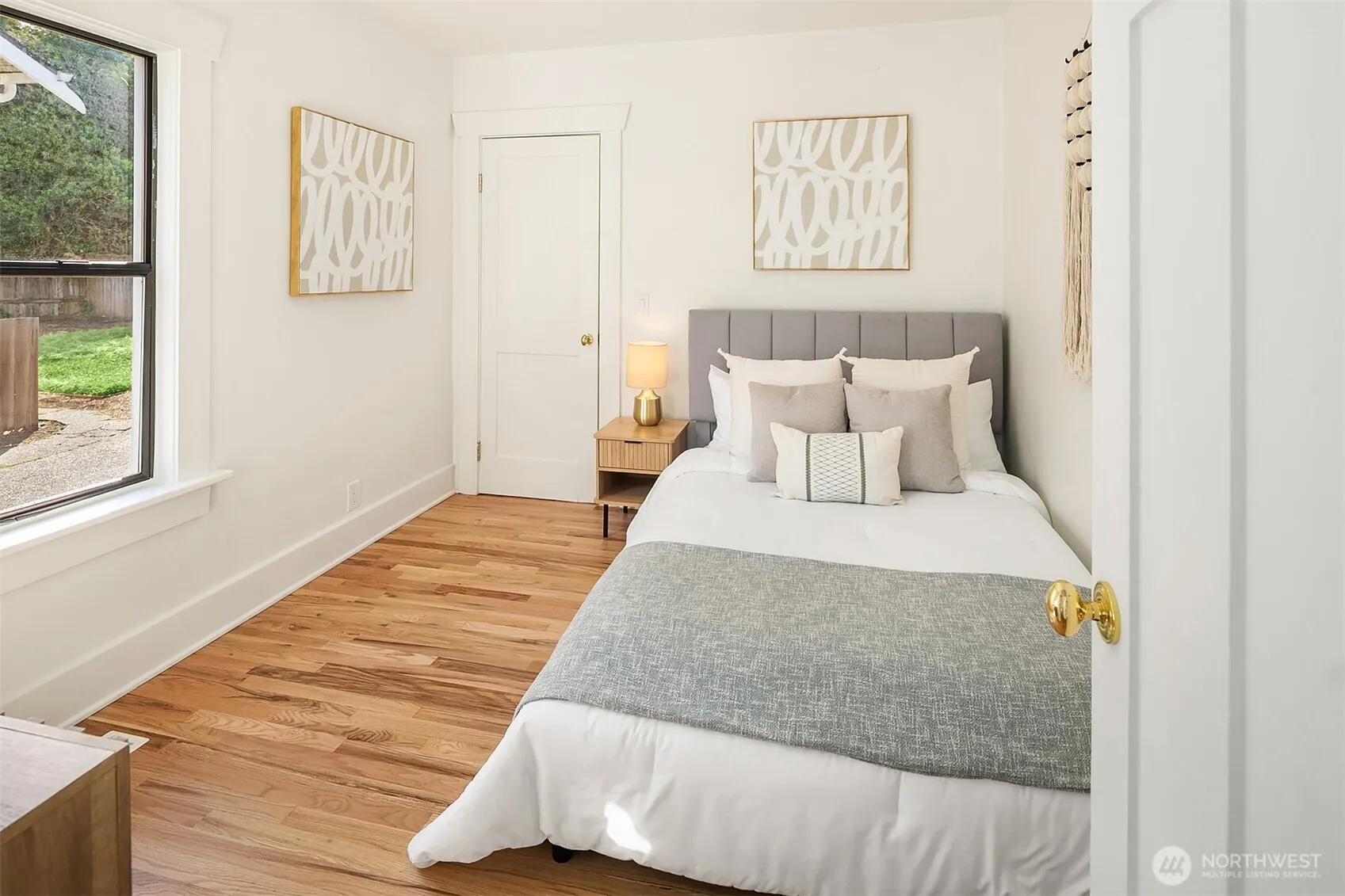 121 NE 58th Street , Seattle, WA 98105-2712