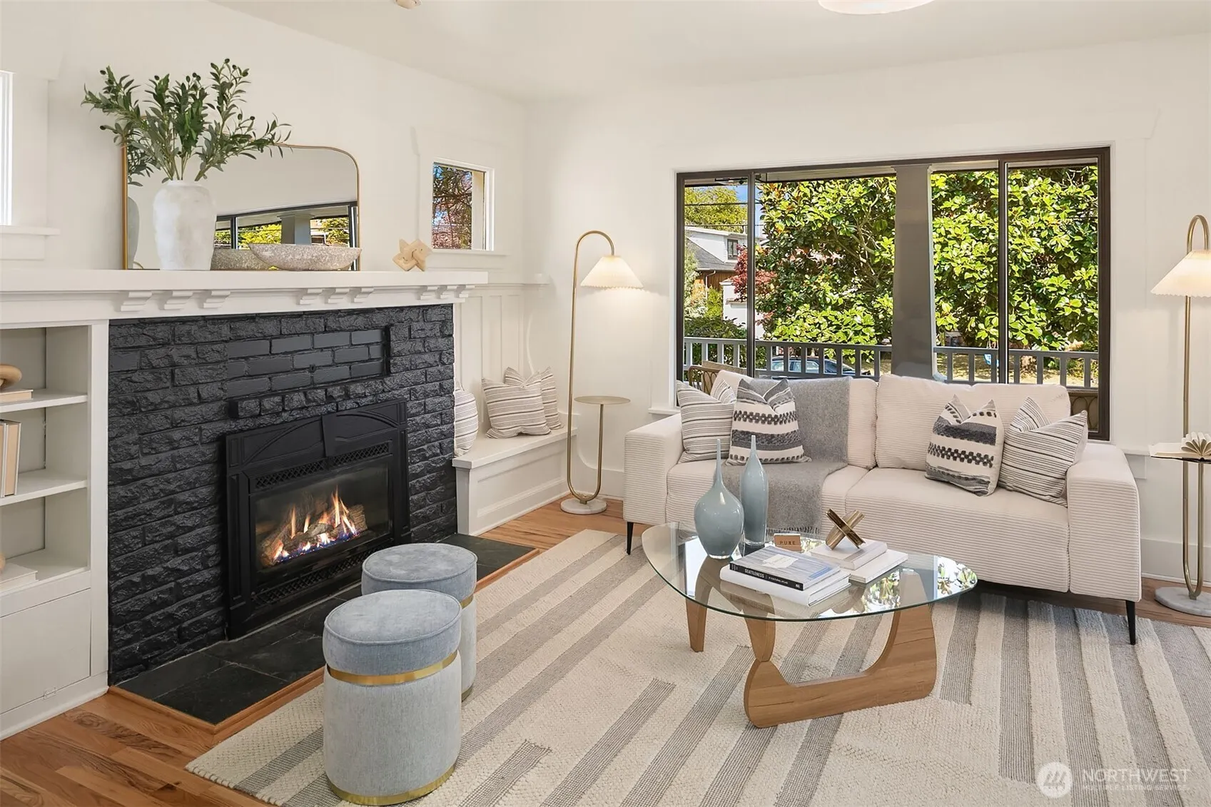 121 NE 58th Street , Seattle, WA 98105-2712