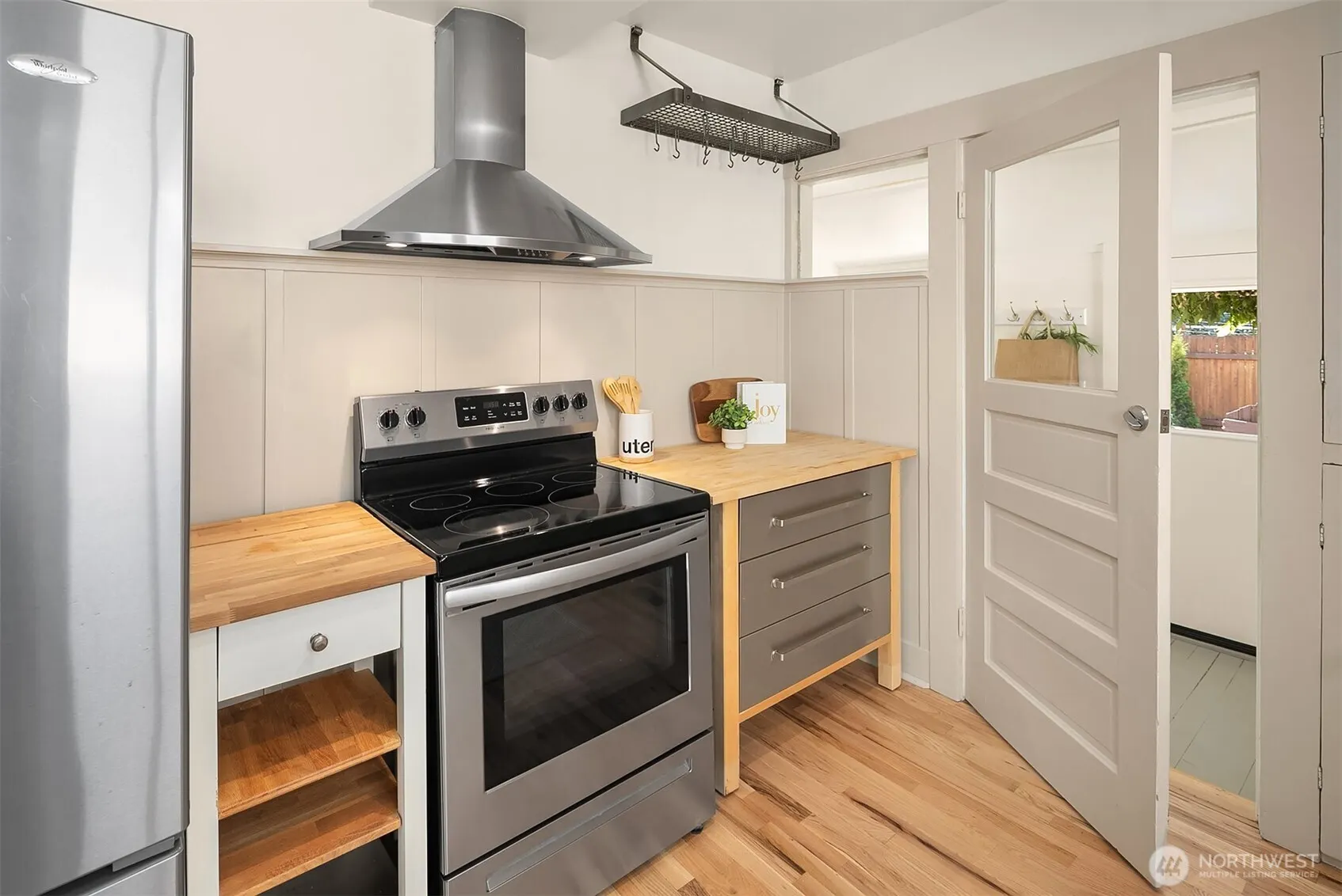 121 NE 58th Street , Seattle, WA 98105-2712