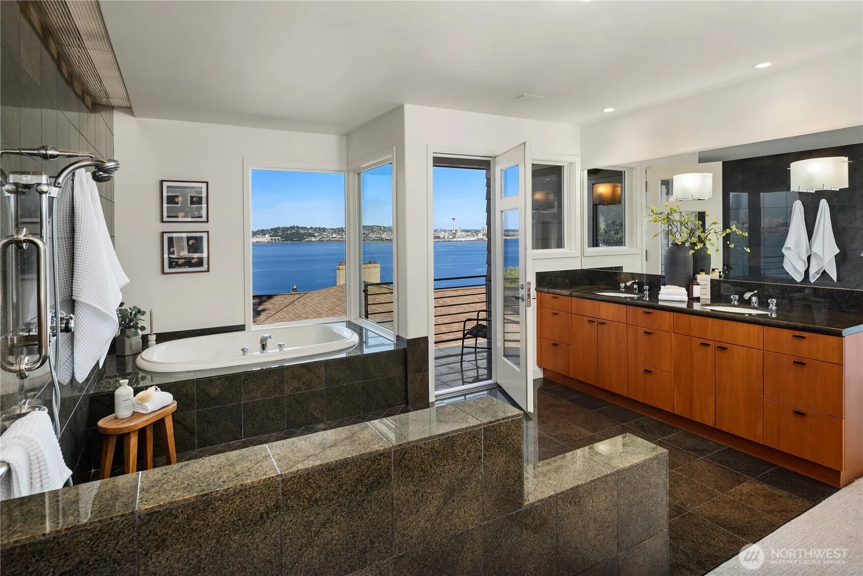 1736 Arch Avenue SW, Seattle, WA 98116
