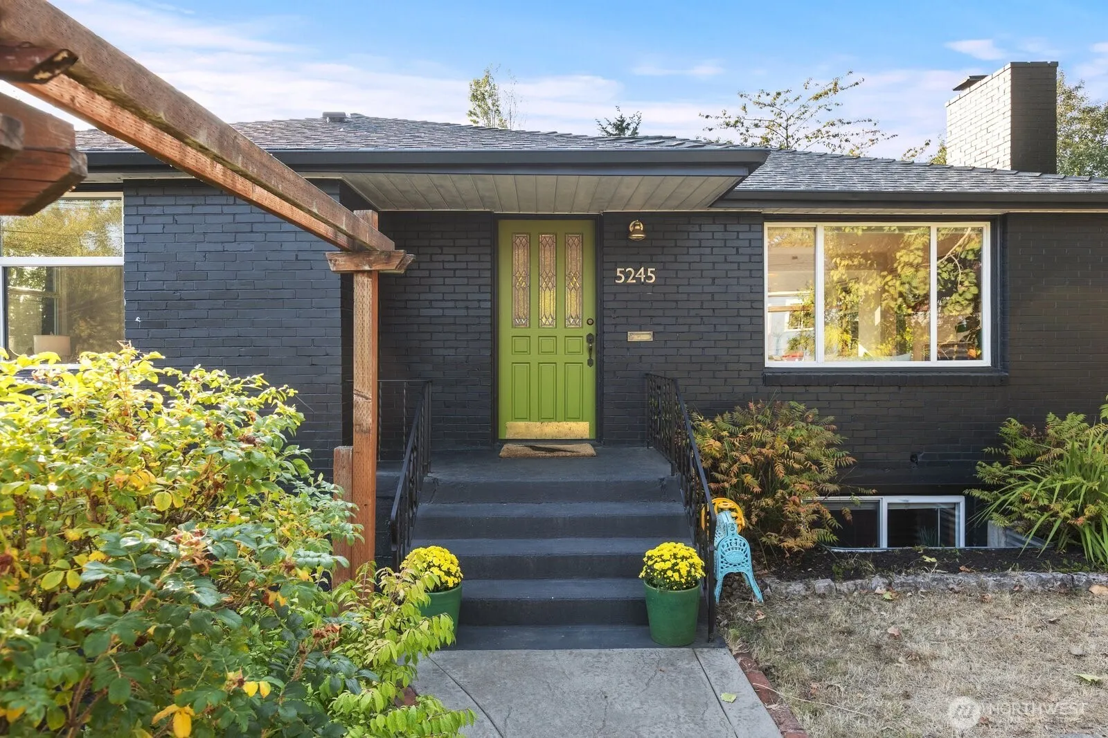 5245 45th Avenue S, Seattle, WA 98118-2311