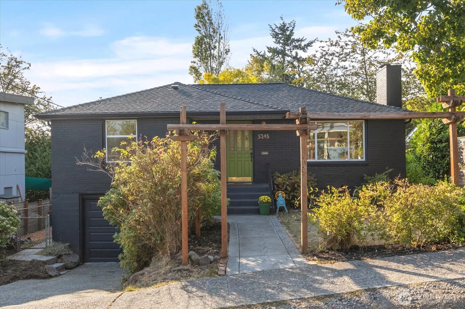 5245 45th Avenue S, Seattle, WA 98118-2311